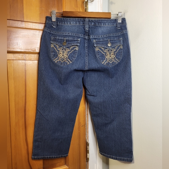 Blue Identity Women's Embroidered Bermuda Jean Shorts - Picture 5 of 10